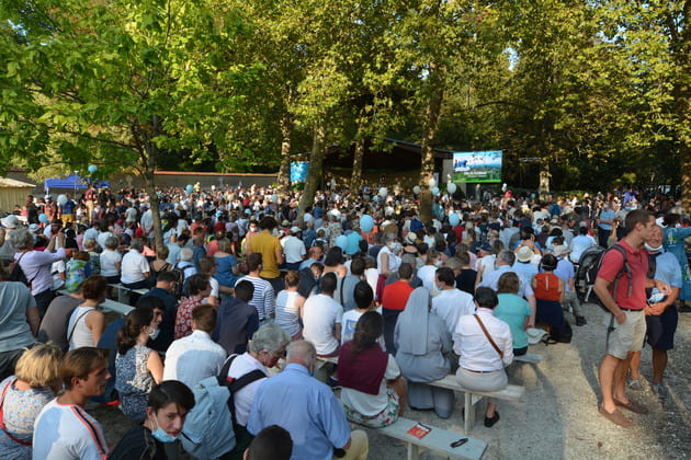 freres_saint_jean_mdemarie le M de Marie à Pellevoisin