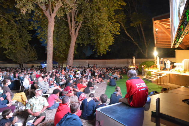 freres_saint_jean_mdemarie le M de Marie à Pellevoisin