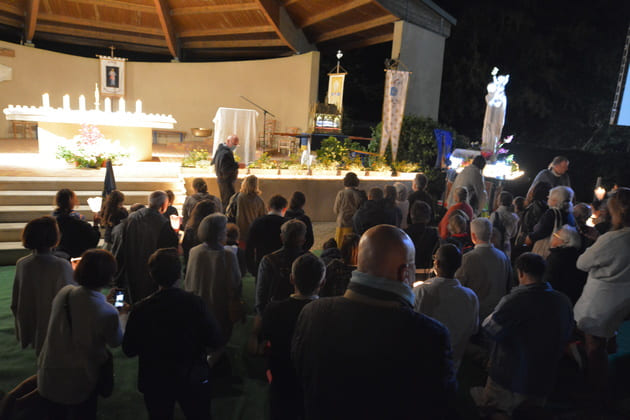 freres_saint_jean_mdemarie le M de Marie à Pellevoisin