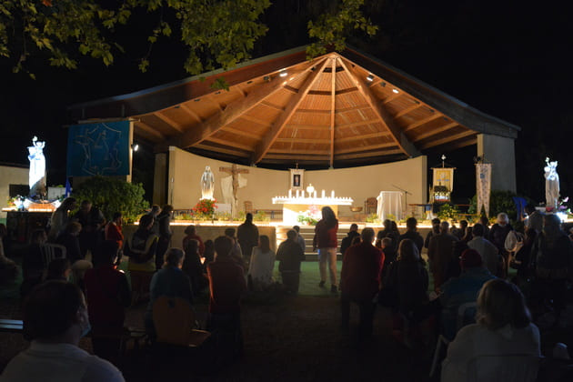 freres_saint_jean_mdemarie le M de Marie à Pellevoisin