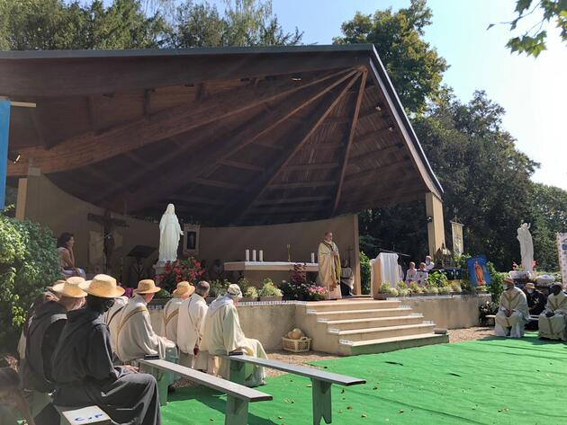 freres_saint_jean_mdemarie6 le M de Marie à Pellevoisin