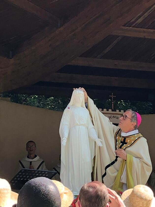 freres_saint_jean_mdemarie2 le M de Marie à Pellevoisin