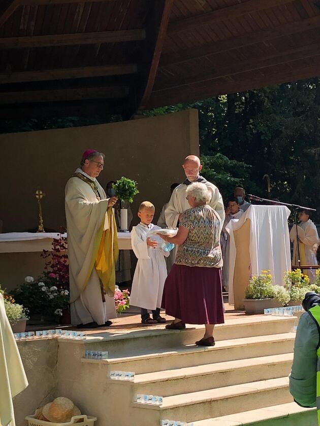 freres_saint_jean_mdemarie le M de Marie à Pellevoisin