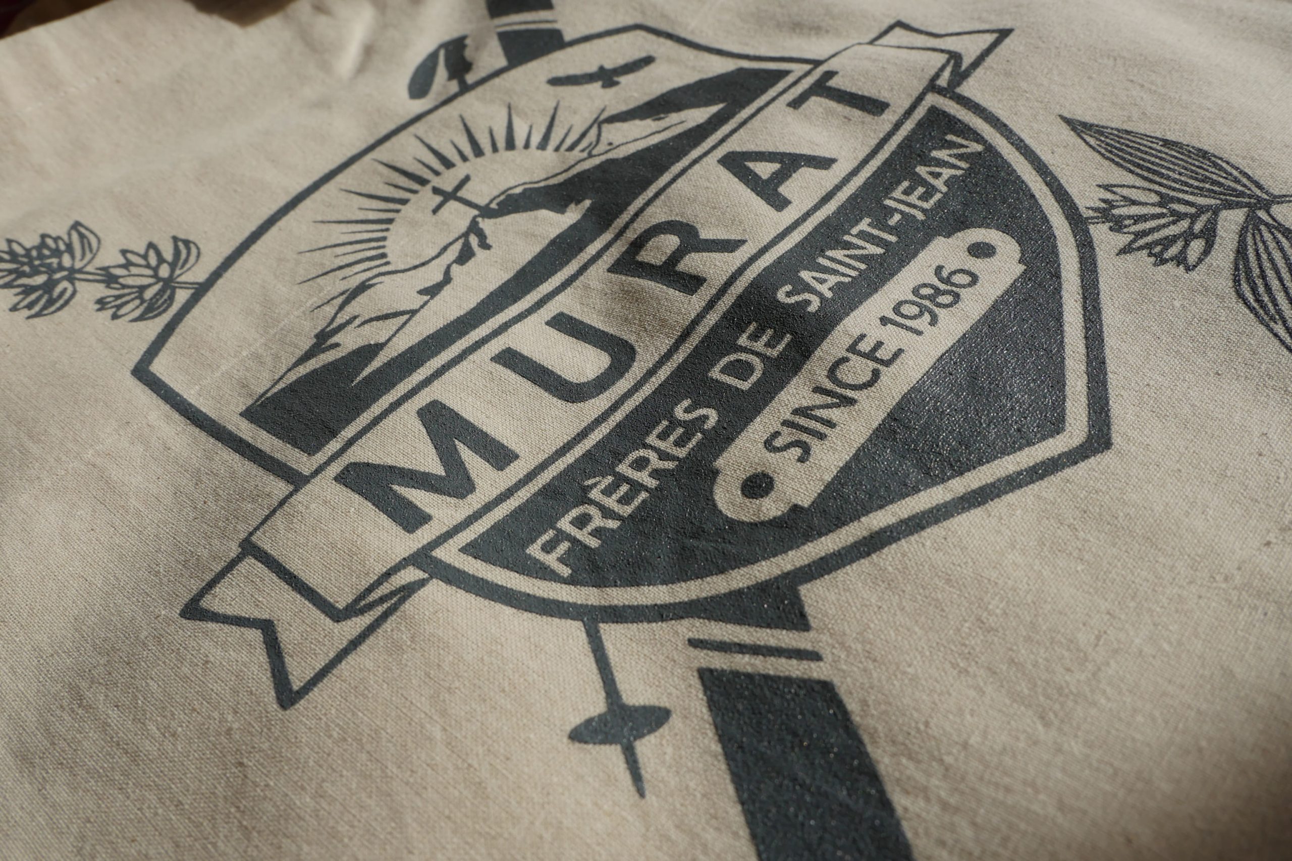 P1080526-min Frères,de,Saint-Jean,Saint,St,Jean,Jan,communauté,congrégation,religieux,moine,moines,petits-gris,petits,gris,frère,logo,prieuré,Murat,sainte Thérèse,identité visuelle