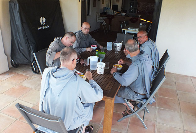 freres_saint_jean_st_savournin3 Les Frères de Saint-Jean du prieuré de Saint-Savournin